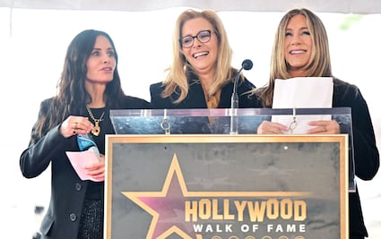 Courteney Cox desvela su estrella de Hollywood junto a sus compañeras de “Friends”