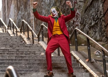 Turistas y locales abarrotan las escaleras de ‘Joker’ en Nueva York
