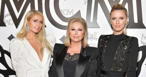 Paris Hilton luce vestido de escote profundo en Beverly Hills