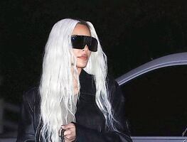 Kim Kardashian arrasa con microshorts de mezclilla en California