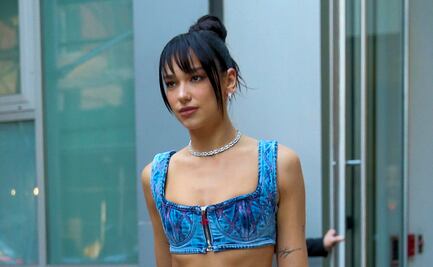 Dua Lipa presume ‘abs de acero’ con bustier azul en Nueva York 