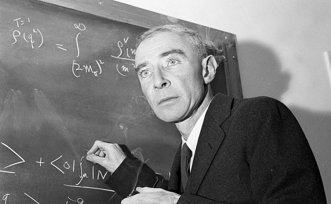 Dr. J. Robert Oppenheimer, creador de la bomba atómica. Foto AP/John Rooney, archivo