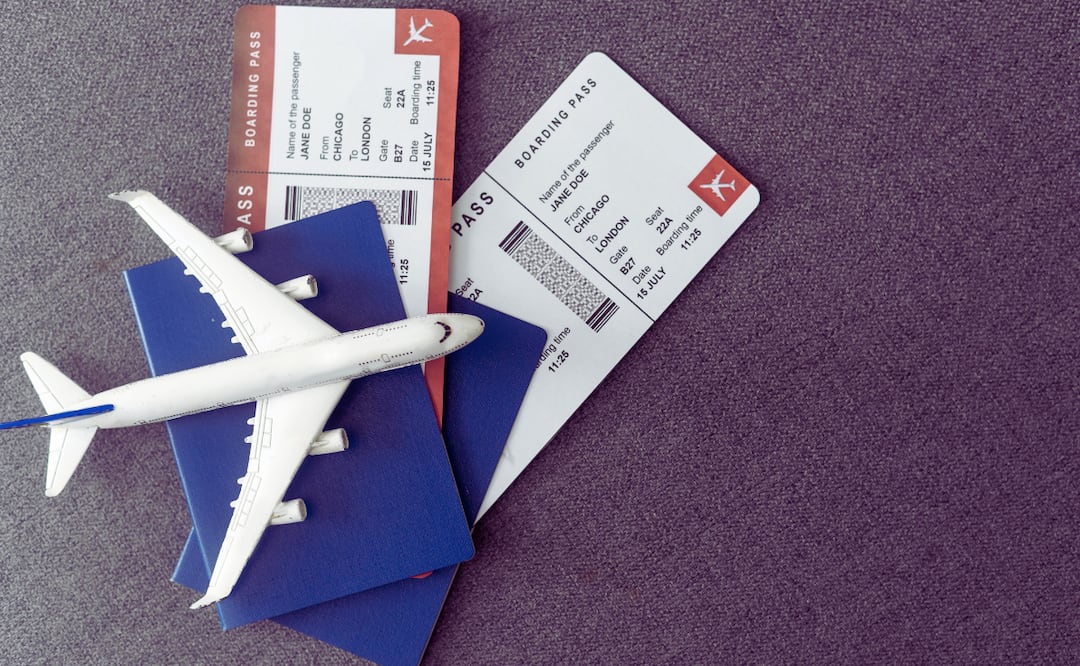 ¡Atención viajeros! United Airlines sube tarifas hasta un 20% y recorta vuelos. Foto Canva