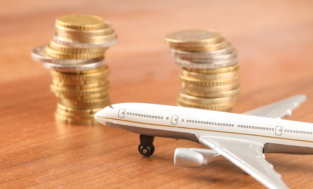 ¿Cuándo viajar? ¿Qué días reservar? Los mejores consejos para encontrar vuelos baratos y ahorrar. iStock/Wirestock