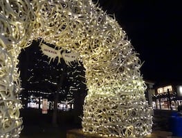 Así es arco de cuernos de alce, el ícono de Jackson Hole