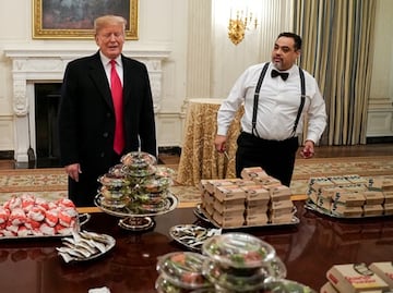 Por cierre de gobierno, Trump invita comida rápida a jugadores