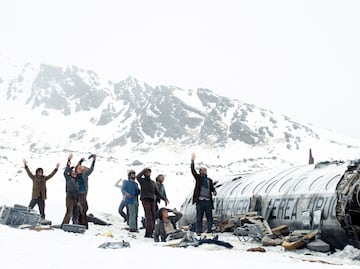 Emotivo reencuentro entre sobrevivientes de los Andes gracias al estreno de 'La sociedad de la nieve'