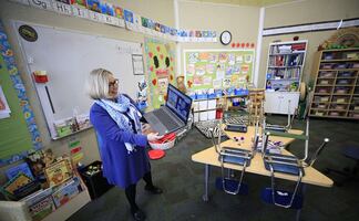 Profesores, mayor fuente de contagios de Covid-19 que estudiantes: CDC