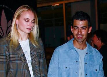 Sophie Turner deslumbra con minishort y blazer en Nueva York