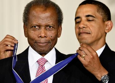 Sidney Poitier, primera estrella afroamericana de Hollywood, muere a los 94 años