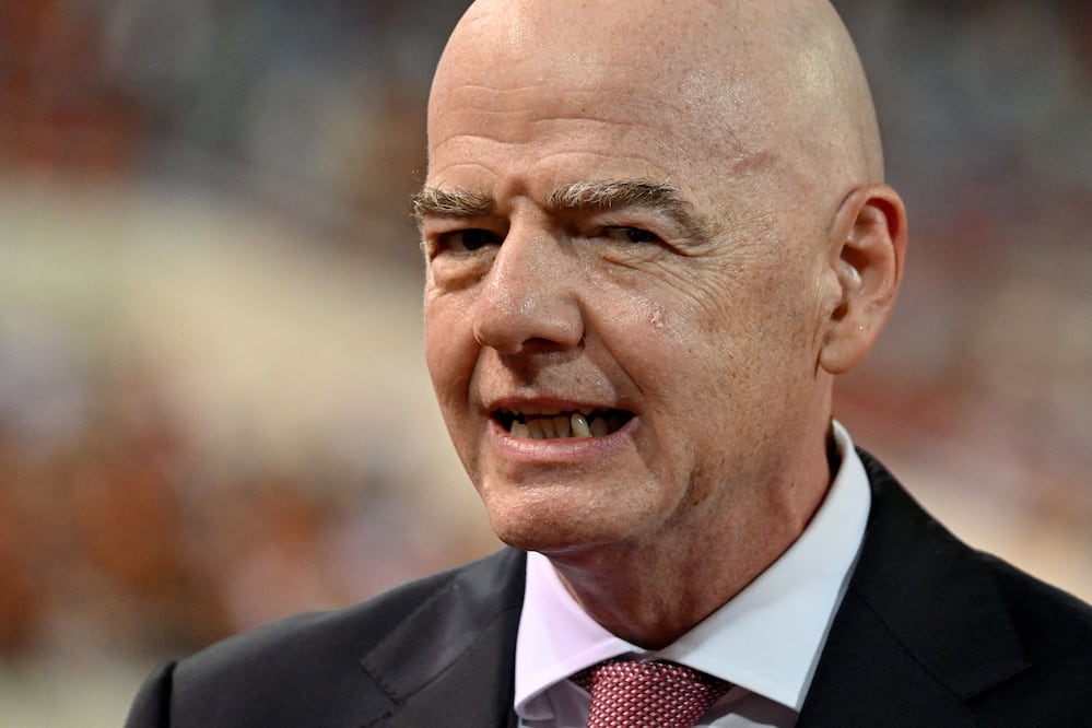 “Debe irse”: Expresidente de la UEFA lanza dura acusación contra Gianni Infantino y la FIFA. (Photo by Nhac NGUYEN / AFP)
