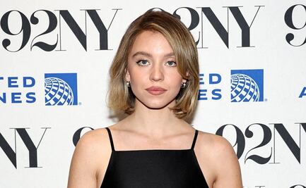 Sydney Sweeney impone tendencia con minivestido de transparencias en Nueva York