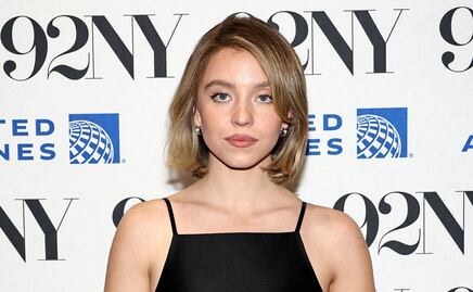 Sydney Sweeney impone tendencia con minivestido de transparencias en Nueva York