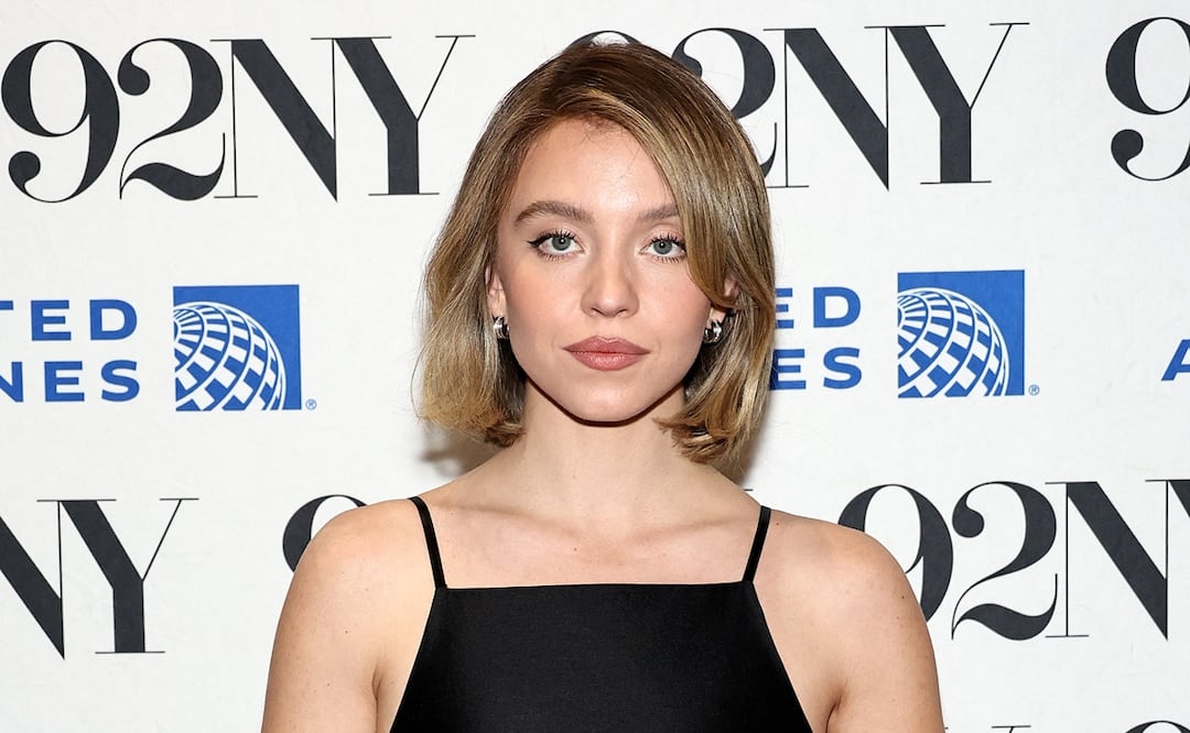 Sydney Sweeney impone tendencia con minivestido de transparencias en Nueva York. Foto: AFP