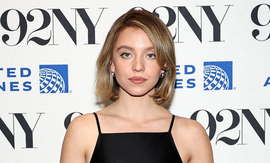 Sydney Sweeney impone tendencia con minivestido de transparencias en Nueva York. Foto: AFP