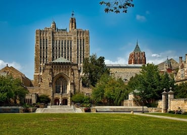 Universidad de Yale ofrece en línea su clase más popular
