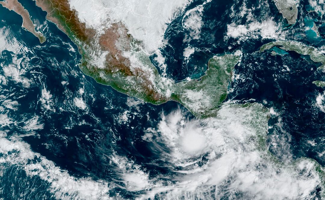 México prevé lluvias “torrenciales” en 8 estados por frente frío, aire polar y tormenta. Foto: AP