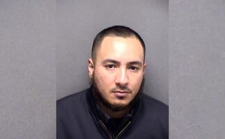 Arrestan a hombre por muerte de su hijo en EU; lo forzó a tomar gel antibacterial