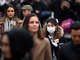 Europa advierte que la vacuna no es suficiente para frenar a ómicron