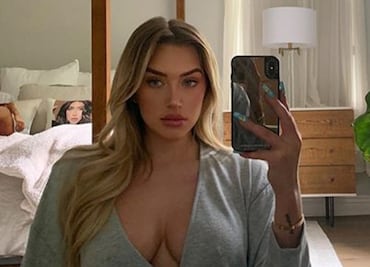 La amiga de Kylie Jenner posa en bikini azul dentro de jacuzzi