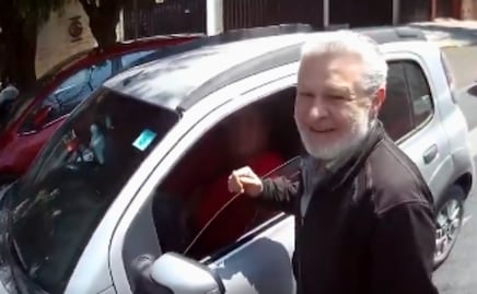 Confrontan a adulto mayor que estafa a automovilistas en la CDMX; “Yo nací con este don”, se justifica. VIDEO