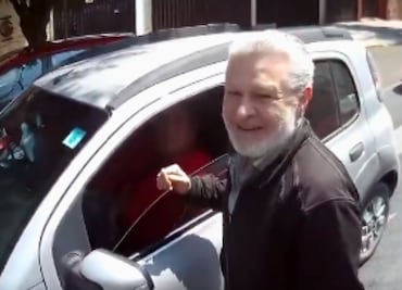 Confrontan a adulto mayor que estafa a automovilistas en la CDMX; “Yo nací con este don”, se justifica. VIDEO