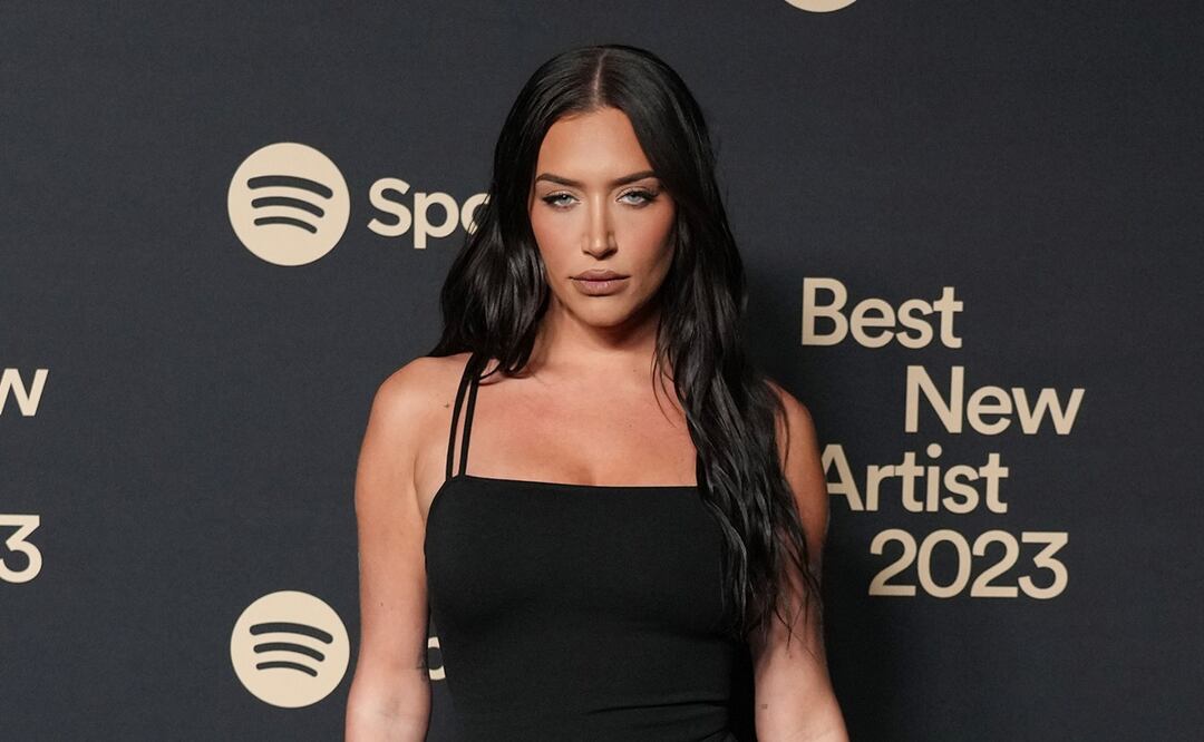 Anastasia Karanikolaou lanzpo una atrevida campaña publicitaria en bikini. Foto: Sipa vía Grosby