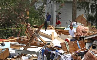 Video. Tornado arrasa con suburbio de Chicago