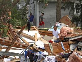 Video. Tornado arrasa con suburbio de Chicago