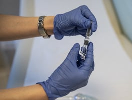 Covid-19. Vacuna de Pfizer, con eficacia del 90%, aseguran