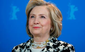 Hillary Clinton lanza podcast sobre fe, liderazgo y 'grandes temas'