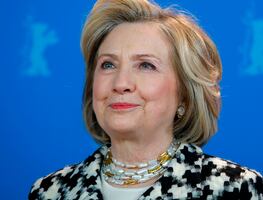 Hillary Clinton lanza podcast sobre fe, liderazgo y 'grandes temas'