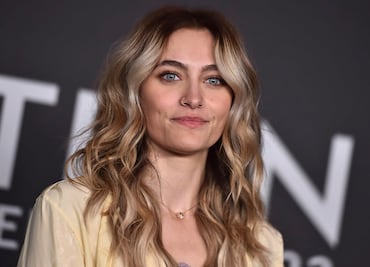 Paris Jackson se luce en minifalda y top braless en desfile de moda en Los Ángeles