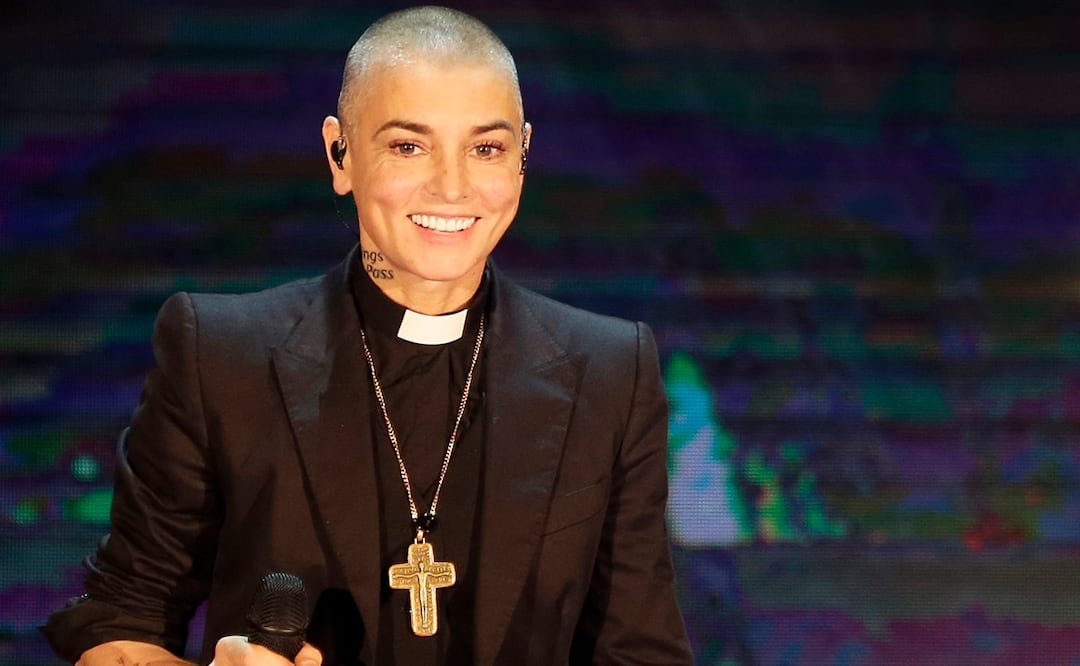 La vez que Sinéad O’Connor rompió la foto del papa Juan Pablo II en televisión. Foto: AP