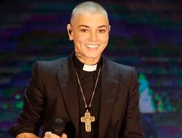 La vez que Sinéad O’Connor rompió la foto del papa Juan Pablo II en televisión