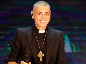 La vez que Sinéad O’Connor rompió la foto del papa Juan Pablo II en televisión