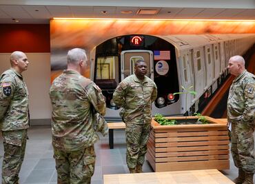 Movilizan a policía y Guardia Nacional en metro de Nueva York para combatir ola de violencia