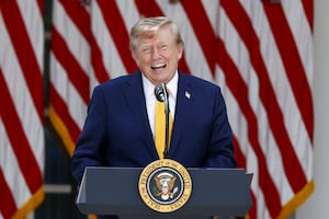 Trump preocupa por su aumento de peso: subió más de 10 kilos y esto dicen los médicos