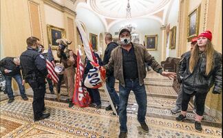 Asalto al Capitolio. Florida suspende permisos de armas a implicados