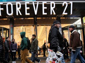 Forever 21 planea cerrar 111 tiendas en EU; aquí las principales