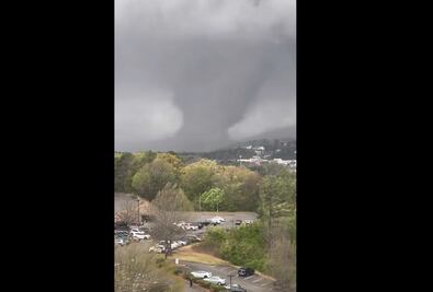 Imágenes del poderoso tornado que golpeó Little Rock, Arkansas