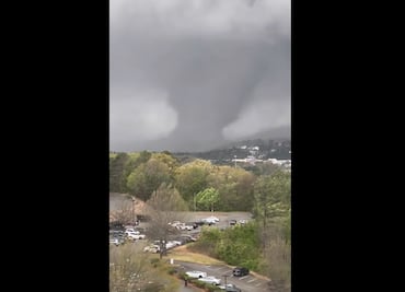 Imágenes del poderoso tornado que golpeó Little Rock, Arkansas
