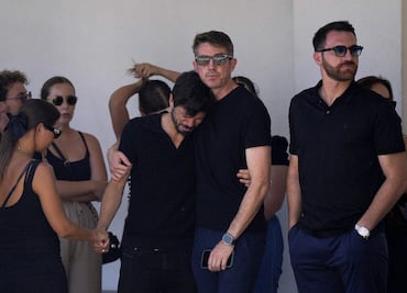 Familia del jugador del Liverpool Diogo Jota y su hermano se reúne en capilla antes de funeral