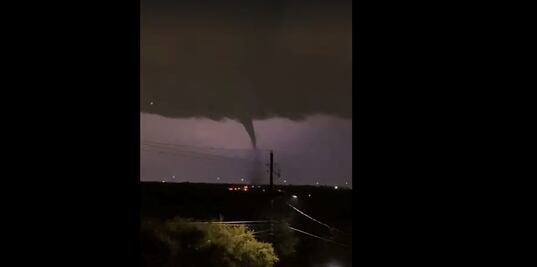 El tornado que sorprendió a Dallas y dañó varios edificios