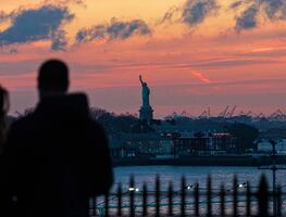 Nueva York da luz verde a norma que permitirá a inmigrantes votar