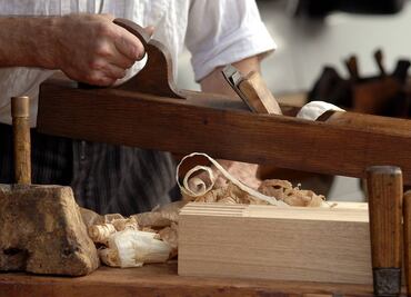 ¡Atención, carpinteros! Ofrecen trabajo en Disneyland con salario de $740 por hora