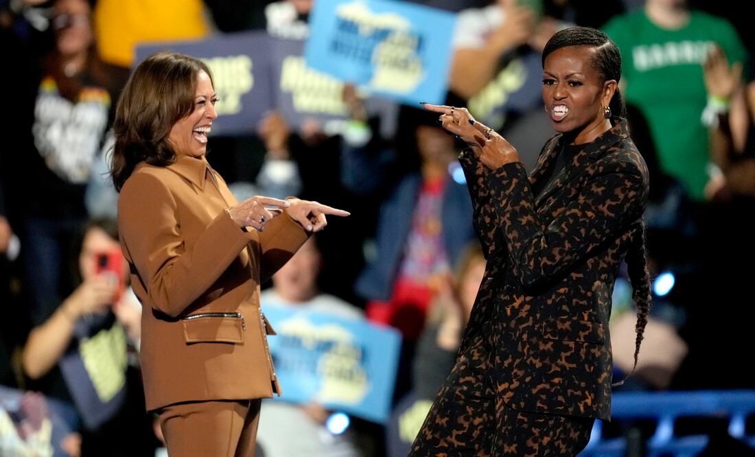 Michelle Obama cuestiona la salud mental de Trump; el expresidente la llama "asquerosa". (AP Photo/Paul Sancya)