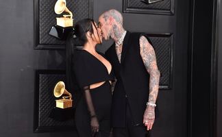 Kourtney Kardashian y Travis Barker sorprenden casándose en Las Vegas 