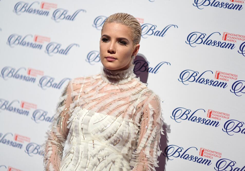 Halsey revela que tiene cáncer; habla de su sufrimiento en ‘The End’. Foto: AFP