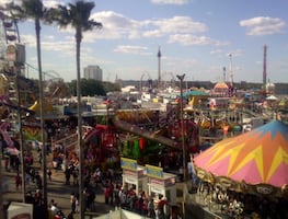 Niña cae más de 10 metros desde juego de feria estatal de Florida